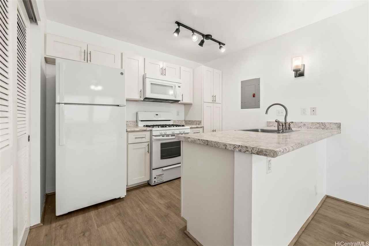 91-1135 Puamaeole St #20C