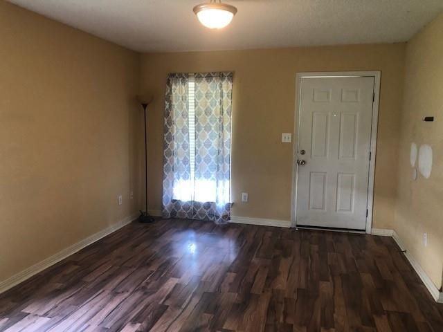 18592 Wisconsin St - Photo 2 of 11