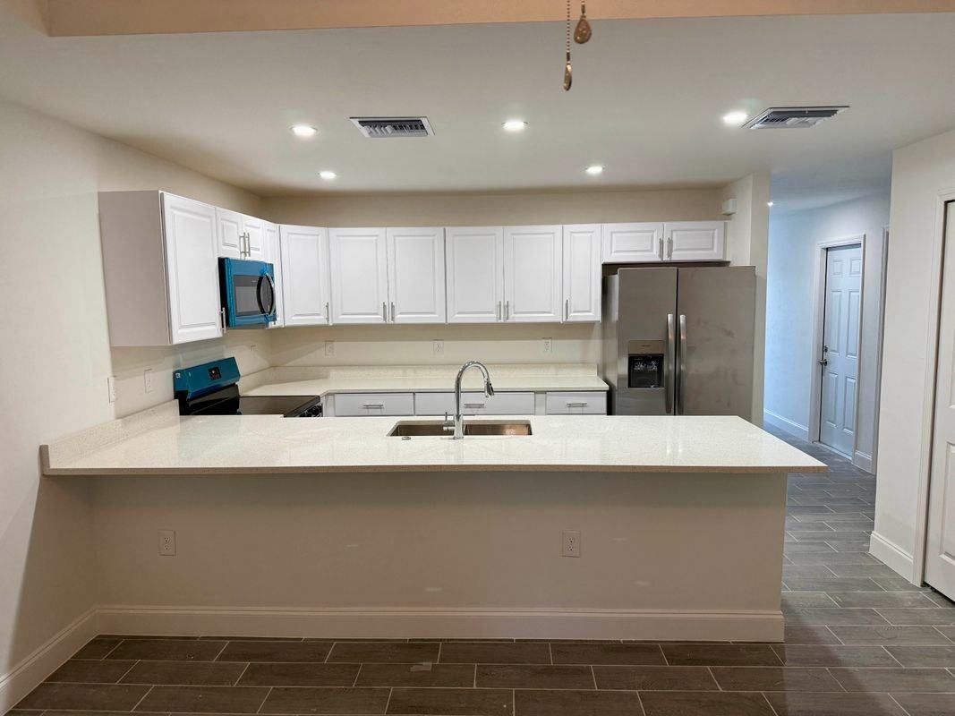 351 Pennfield St - Photo 4 of 17