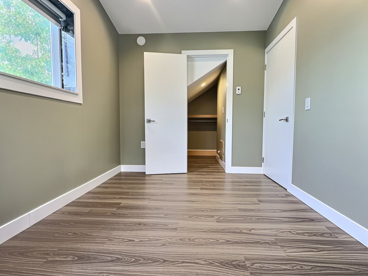 2153 Qualicum Dr - Photo 3 of 8