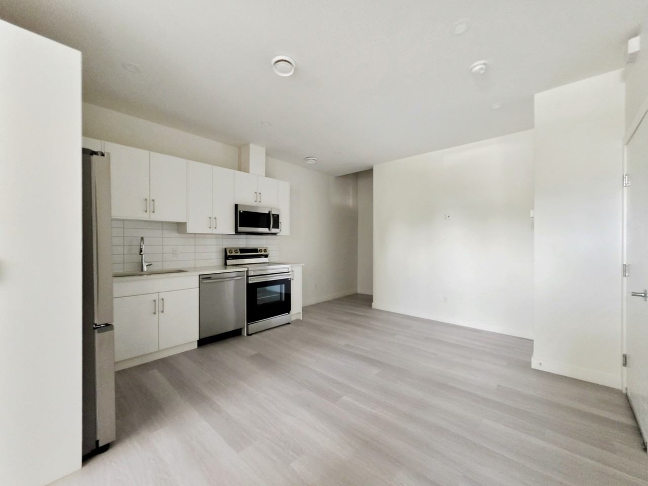 2108 Home Road NW, Calgary, AB - Photo 4 of 8