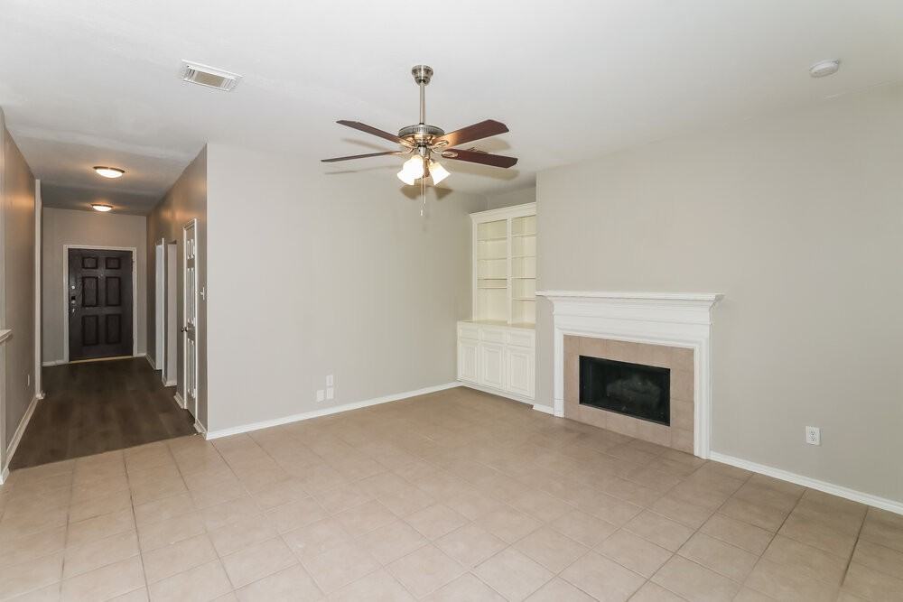 1427 Waterside Village Dr - Photo 3 of 16