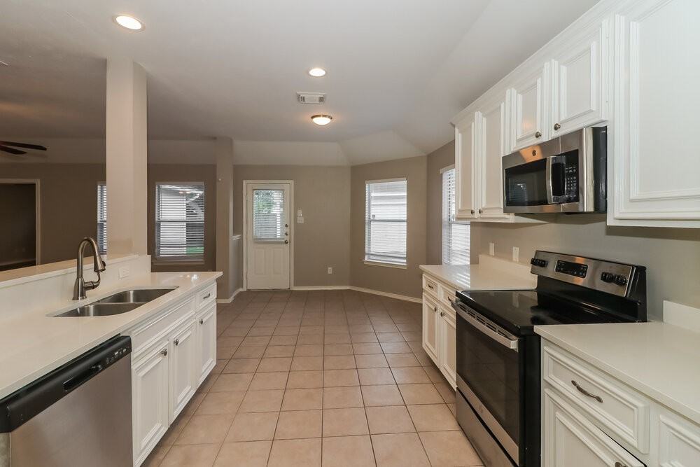1427 Waterside Village Dr - Photo 7 of 16