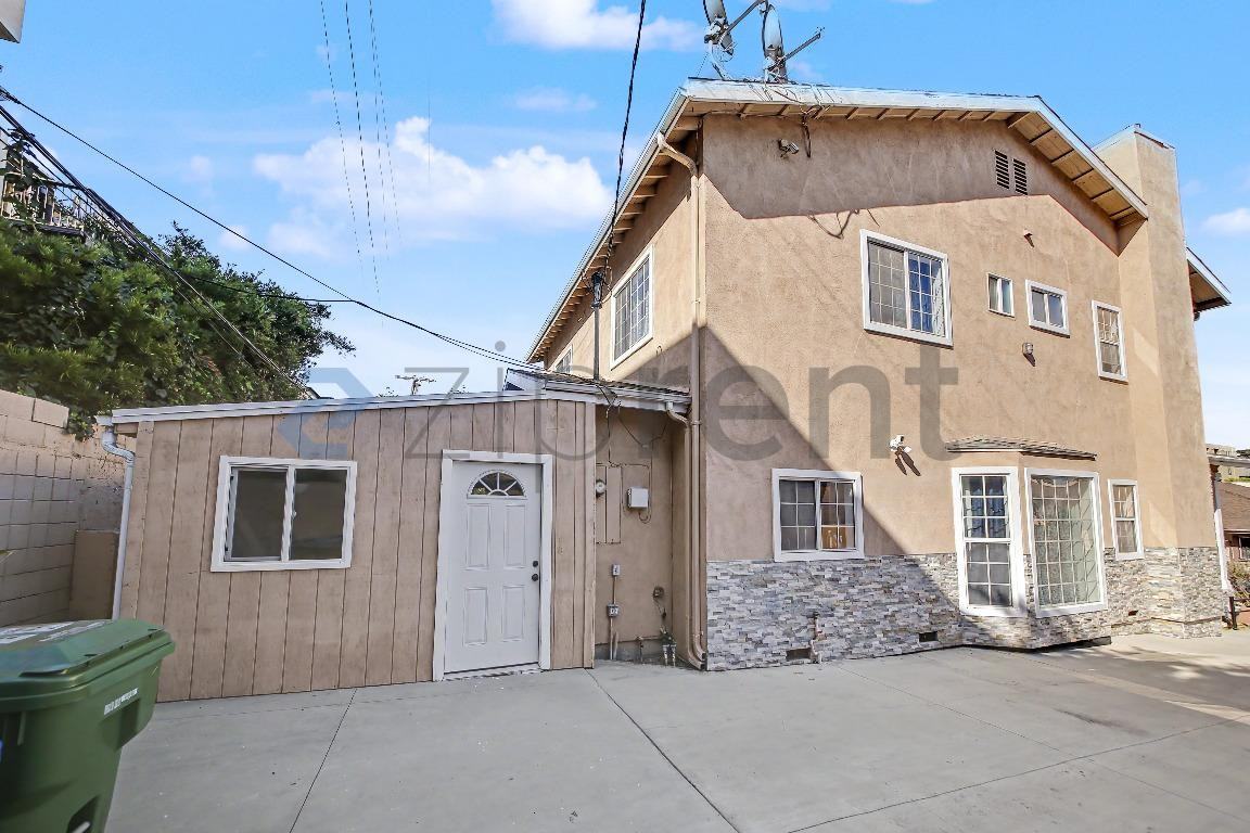 233 S Benton Way - Photo 3 of 36