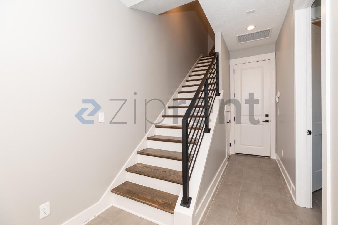 1625 Bridgeton Dr - Photo 4 of 34