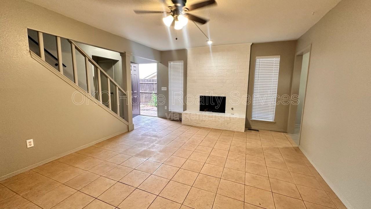 6715 Lyrewood Ln - Photo 6 of 28