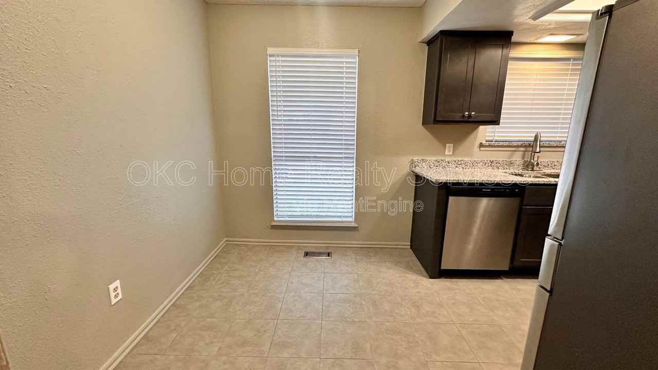 6715 Lyrewood Ln - Photo 7 of 28