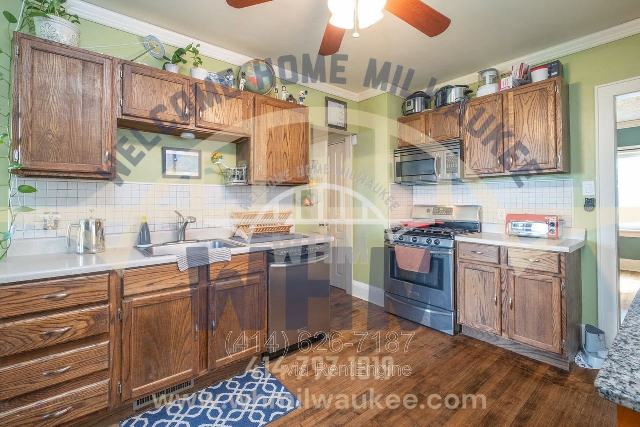 2829 S Greeley St - Photo 3 of 24