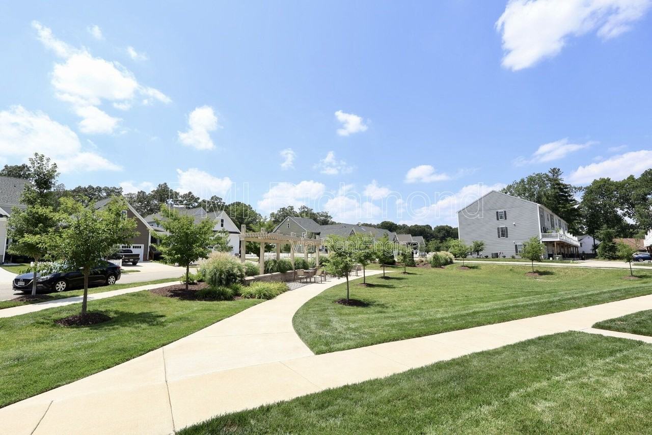 425 Randolph View Dr - Photo 4 of 38