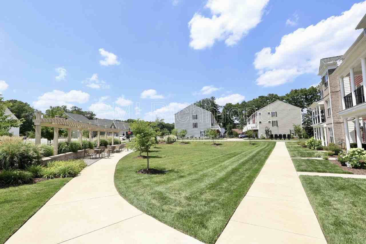 425 Randolph View Dr - Photo 5 of 38