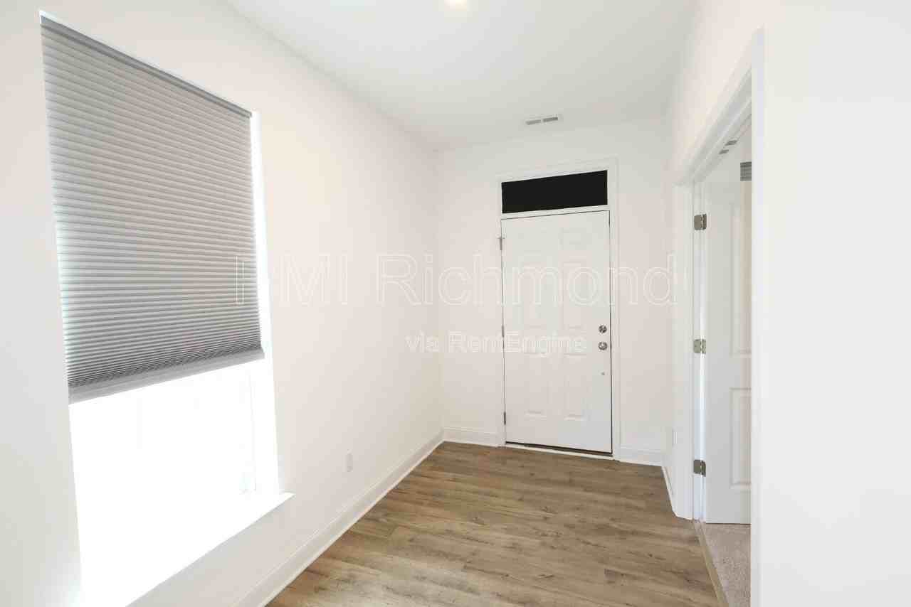 425 Randolph View Dr - Photo 6 of 38