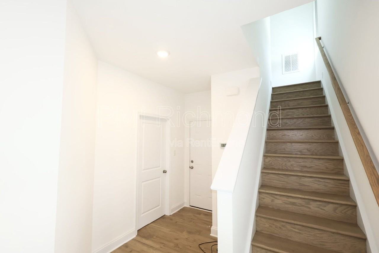 425 Randolph View Dr - Photo 7 of 38
