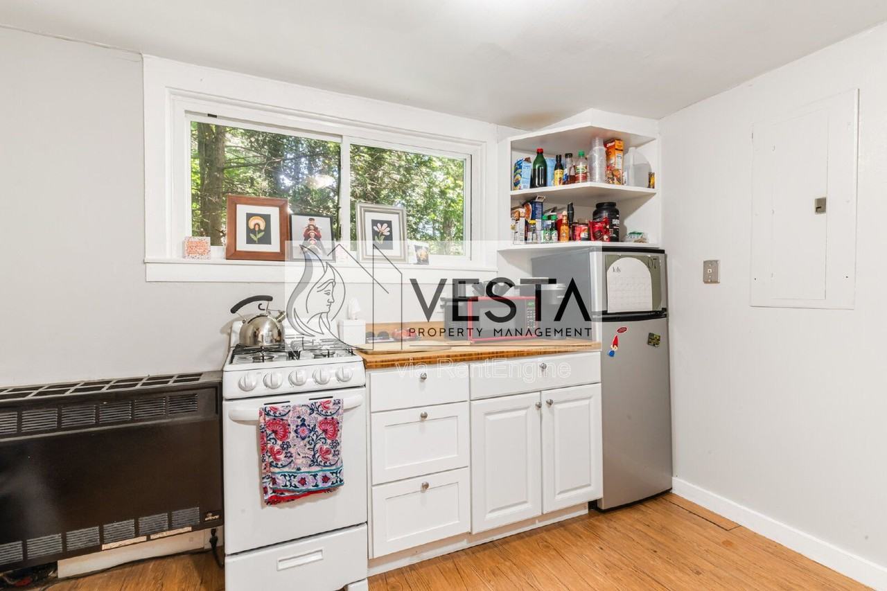 29 Ivy St N - Photo 2 of 17
