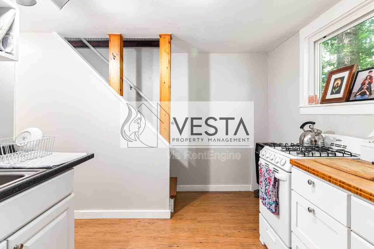 29 Ivy St N - Photo 6 of 17