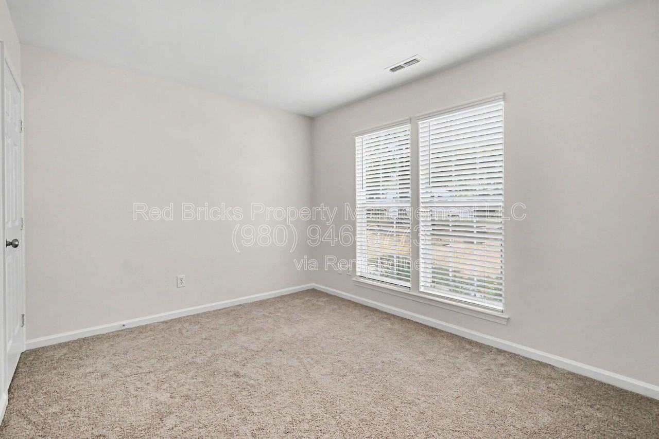15826 Marvin Rd - Photo 7 of 28