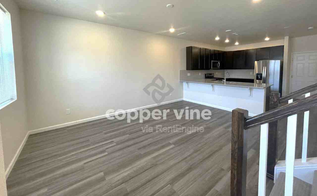161 Ambrose St - Photo 3 of 20