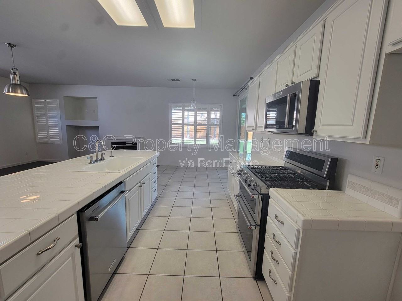 1124 W Sandstone Dr - Photo 2 of 13