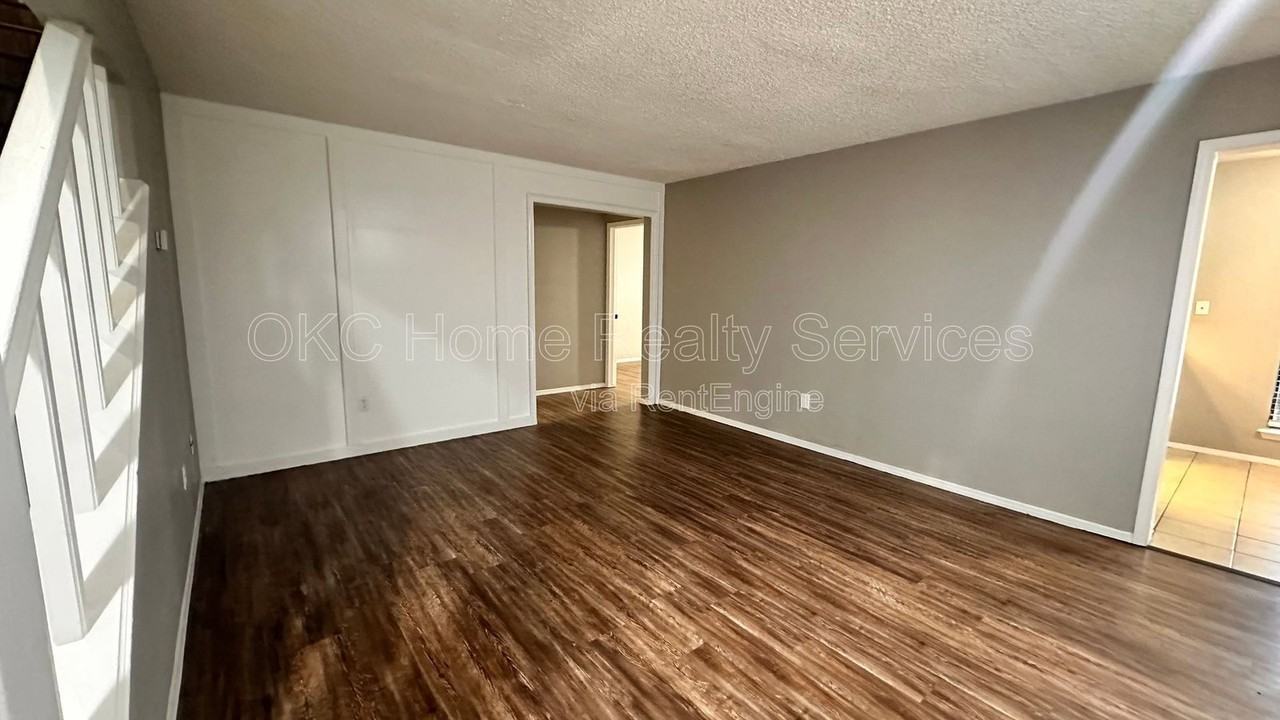 6713 Lyrewood Ln - Photo 4 of 27