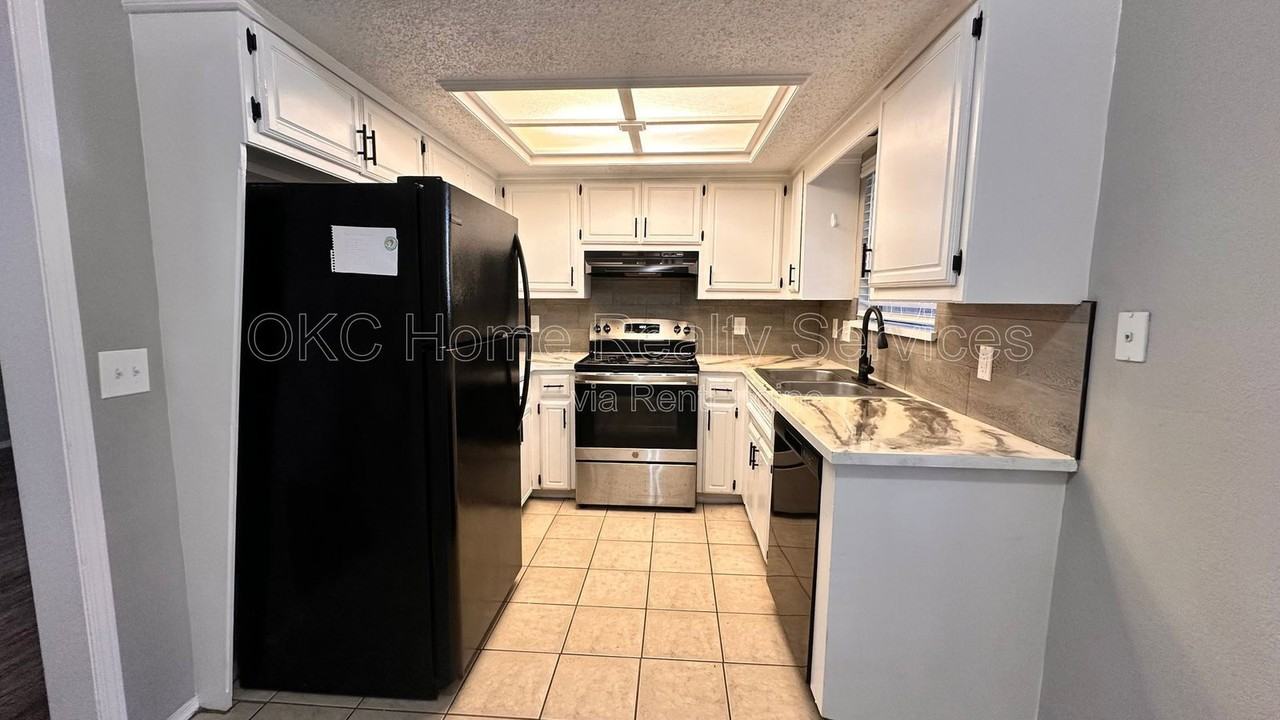 6713 Lyrewood Ln - Photo 6 of 27