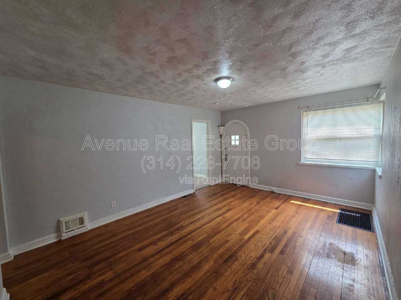 5361 Wilborn Dr - Photo 3 of 8