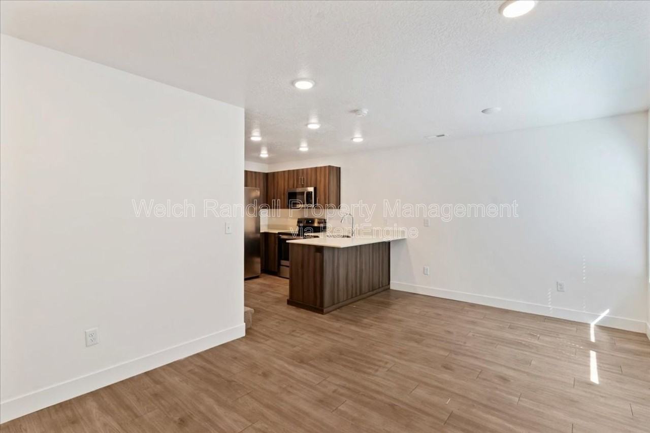 1173 W Shady Brook Ln #8 - Photo 4 of 22