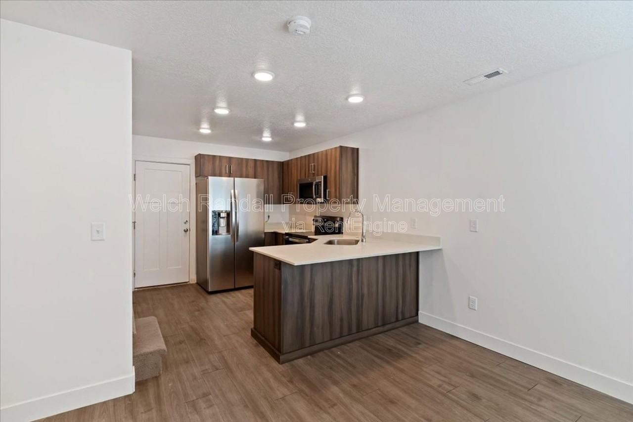 1173 W Shady Brook Ln #8 - Photo 6 of 22