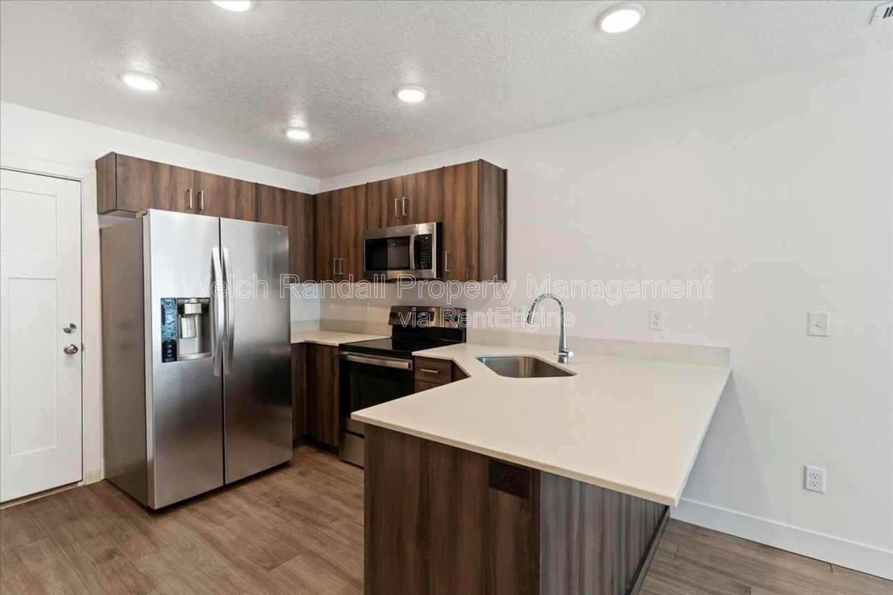 1173 W Shady Brook Ln #8 - Photo 7 of 22