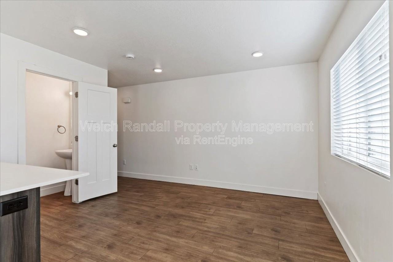 1177 W Shady Brook Ln #4 - Photo 2 of 23