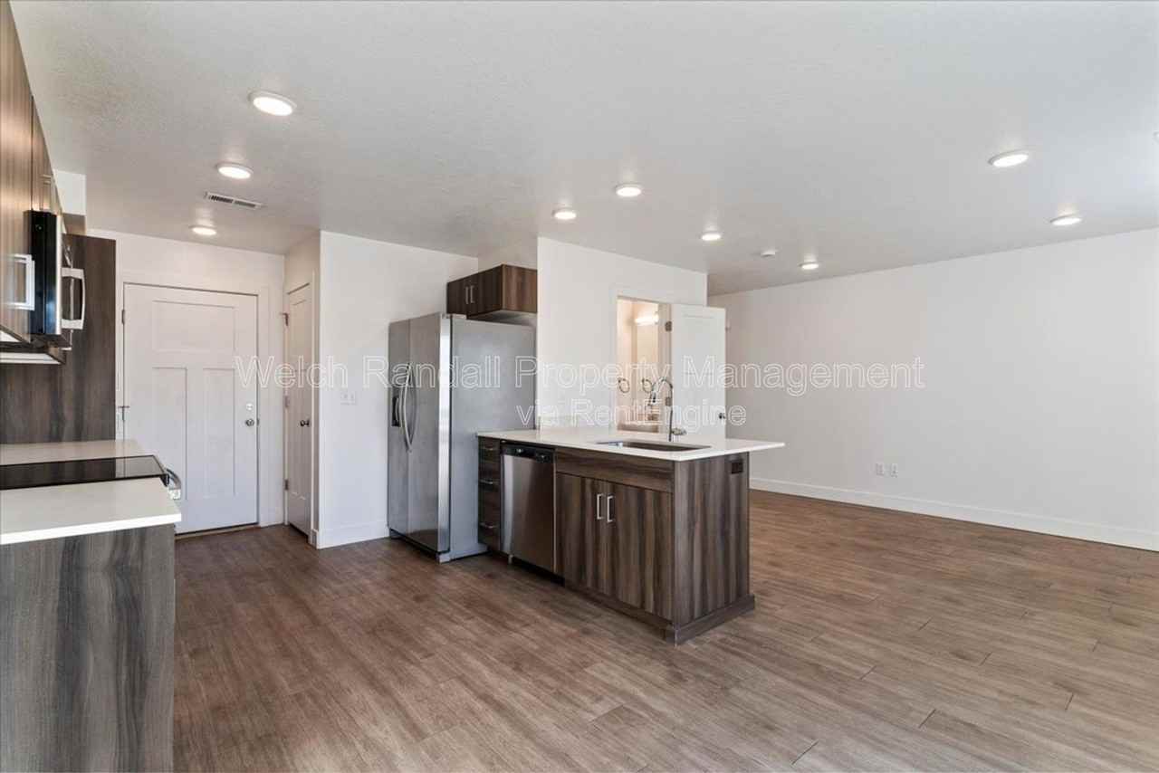 1177 W Shady Brook Ln #4 - Photo 6 of 23
