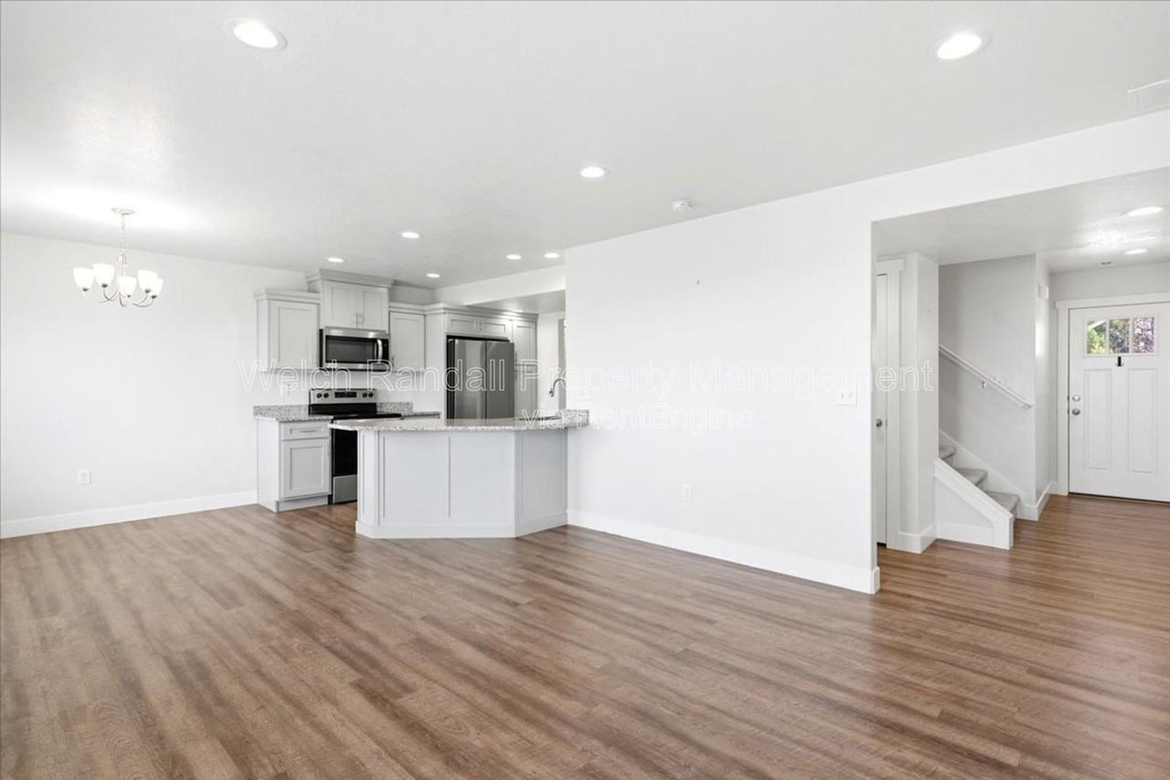 4173 S 2825 W #206 - Photo 5 of 34