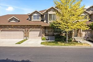 featured image of 672 E Clearwater Dr