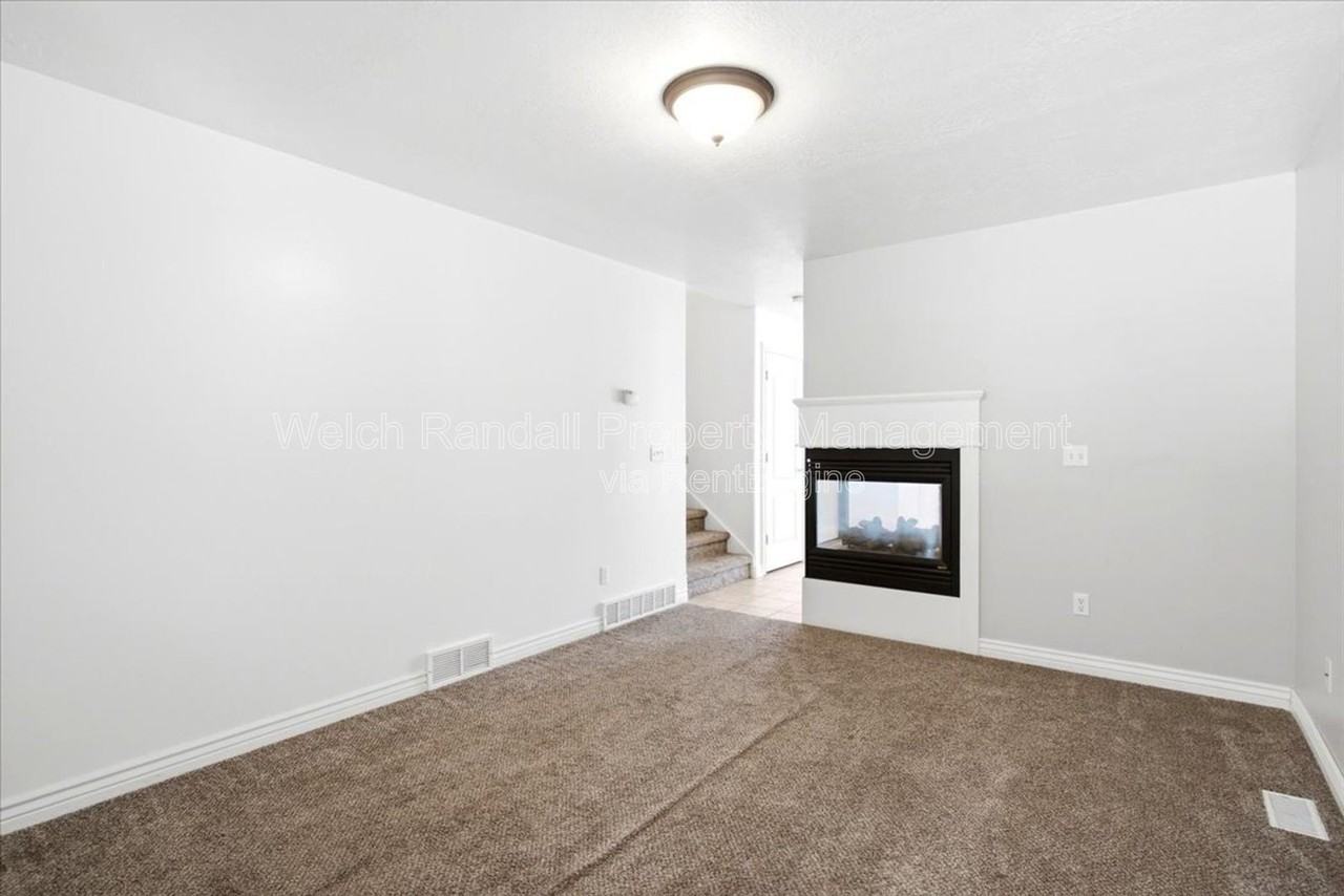 672 E Clearwater Dr - Photo 6 of 34