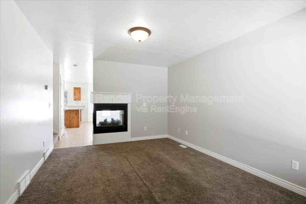 672 E Clearwater Dr - Photo 7 of 34