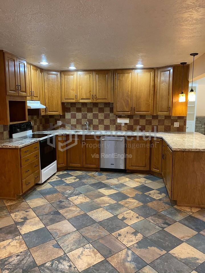 2250 E Bryan Ave - Photo 7 of 38