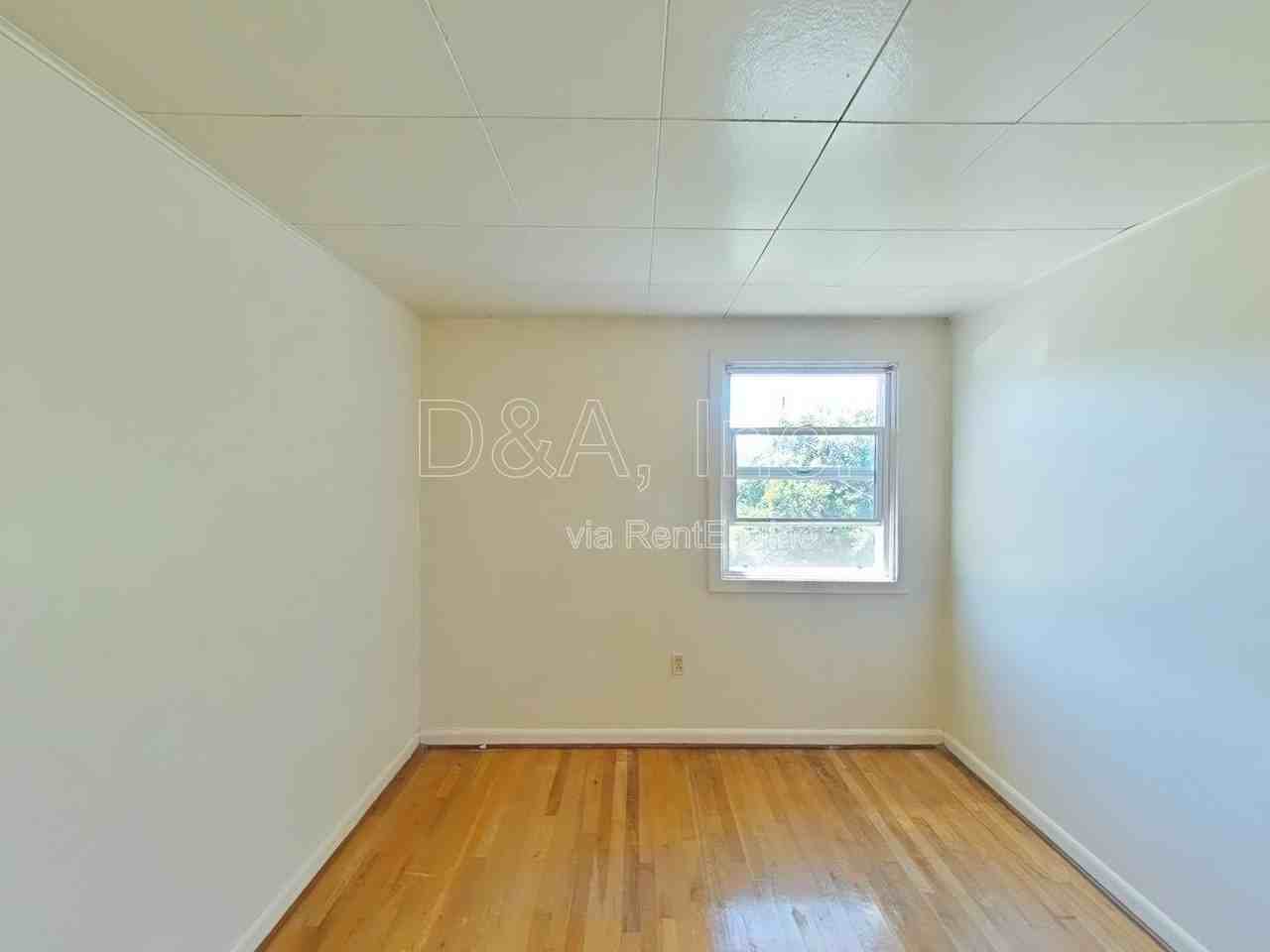 428 Nw 25th St - Photo 6 of 10