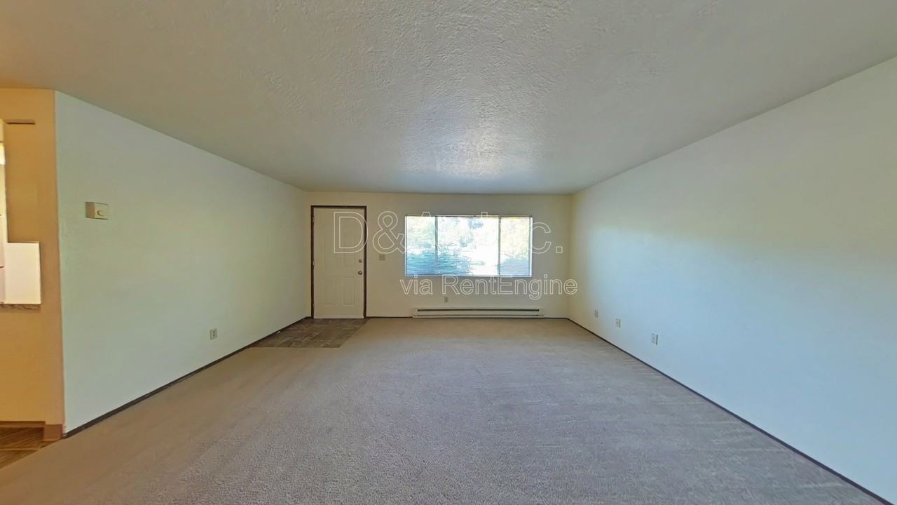 1150 Nw Walnut Blvd - Photo 3 of 15