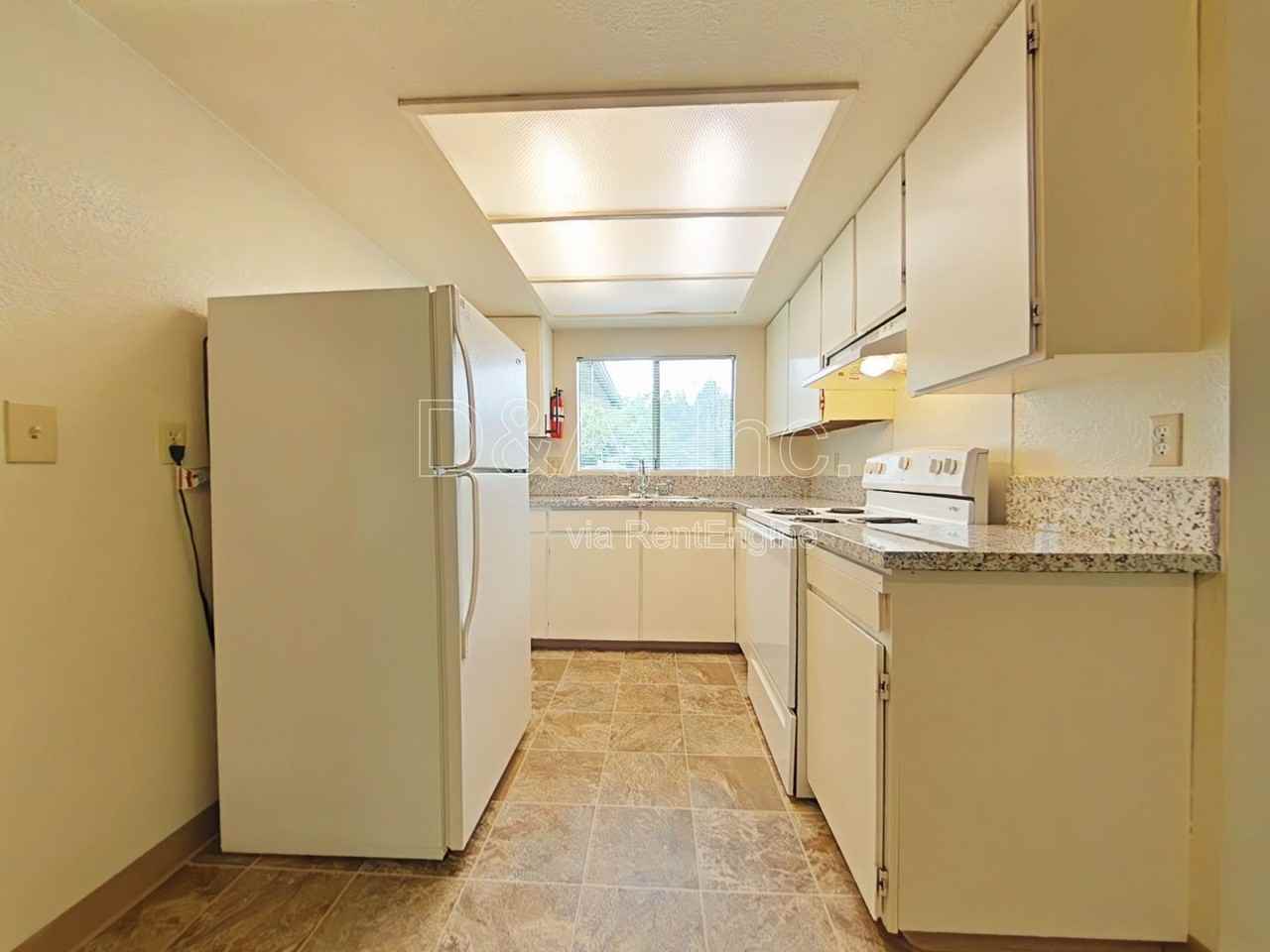 1150 Nw Walnut Blvd - Photo 4 of 15