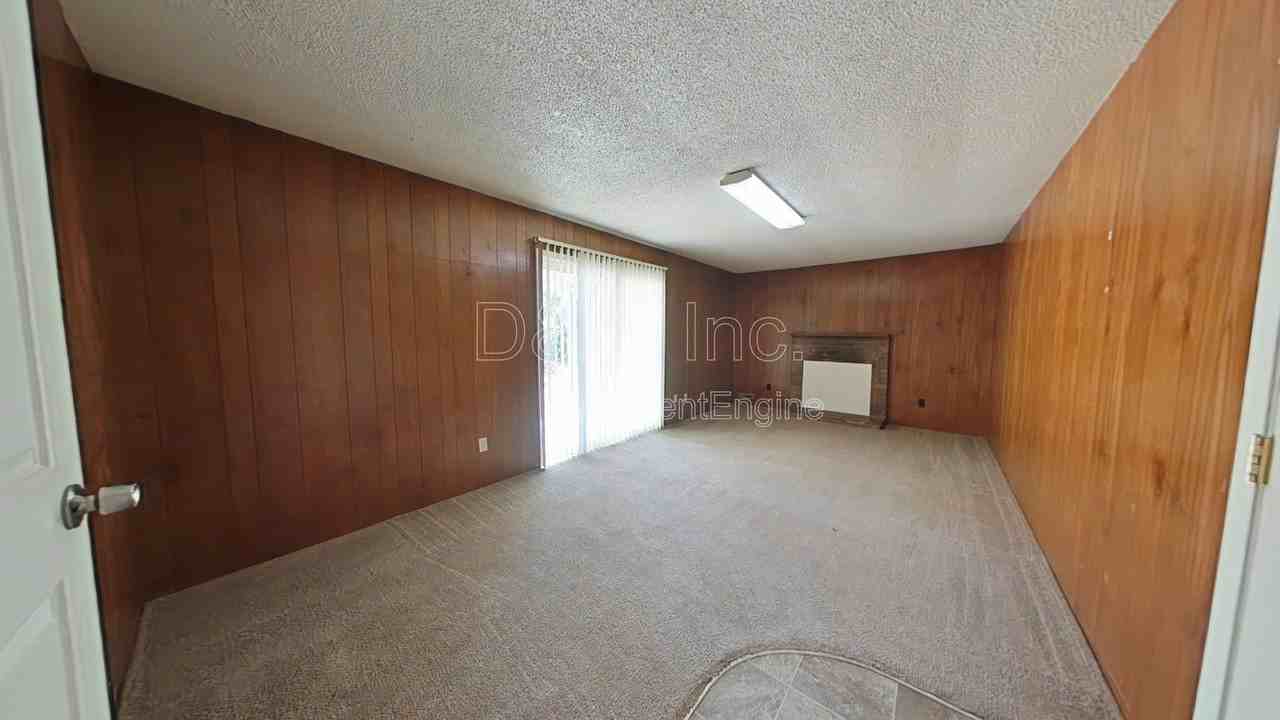 1150 Nw Walnut Blvd - Photo 6 of 15