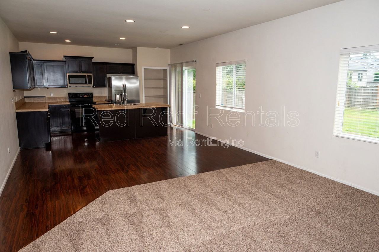 2530 193rd St E - Photo 4 of 31