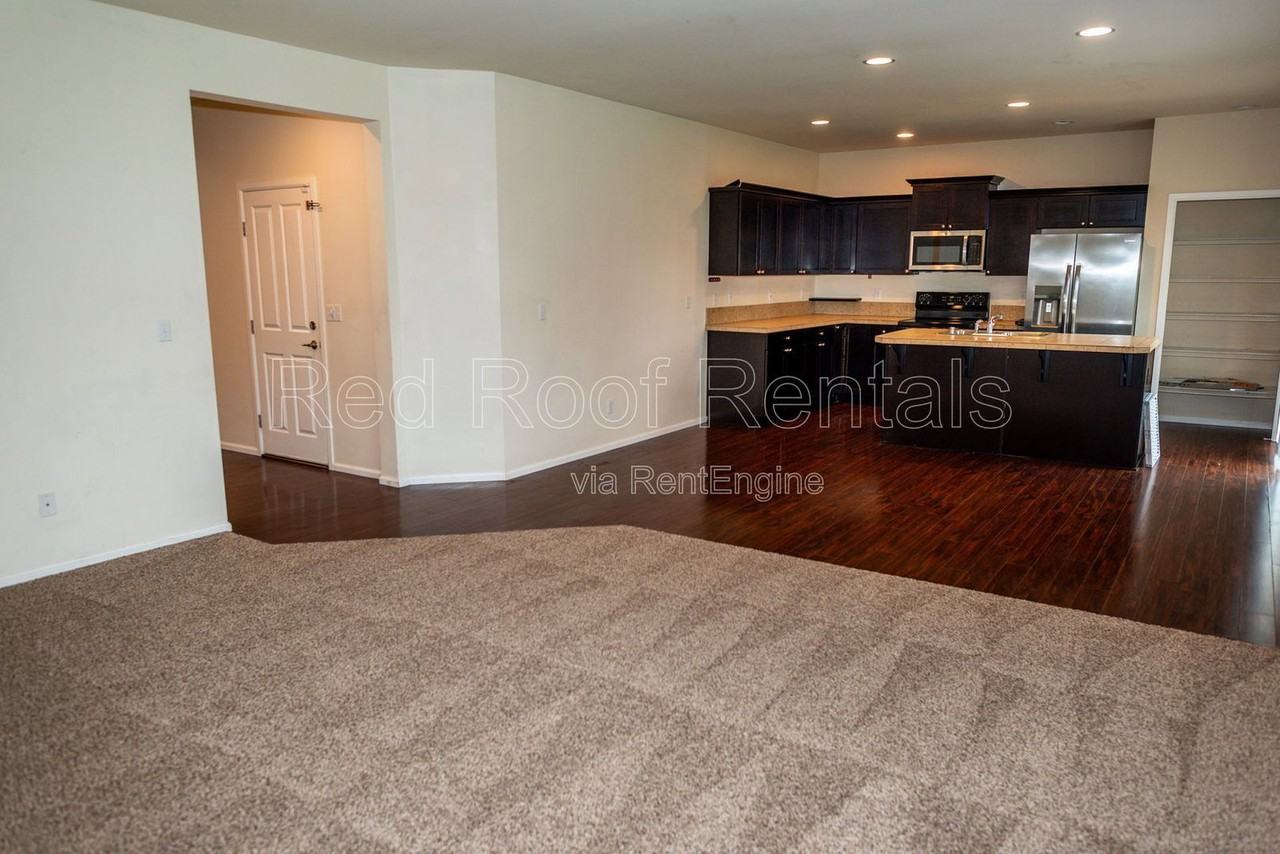 2530 193rd St E - Photo 7 of 31