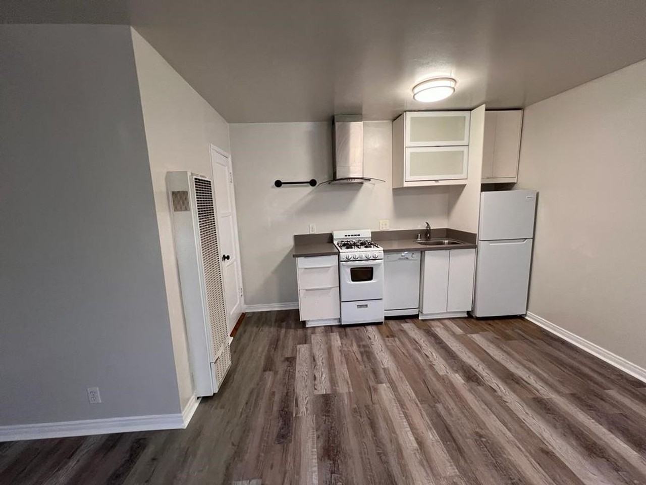 2835 1/2 Huron St - Photo 2 of 4
