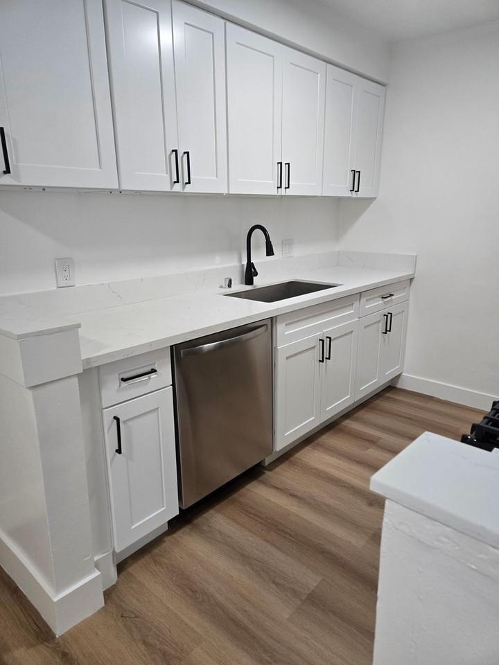 8208 Romaine St #1 - Photo 7 of 11