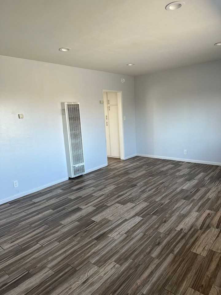 1318 W 90th St #C1 - Photo 2 of 9