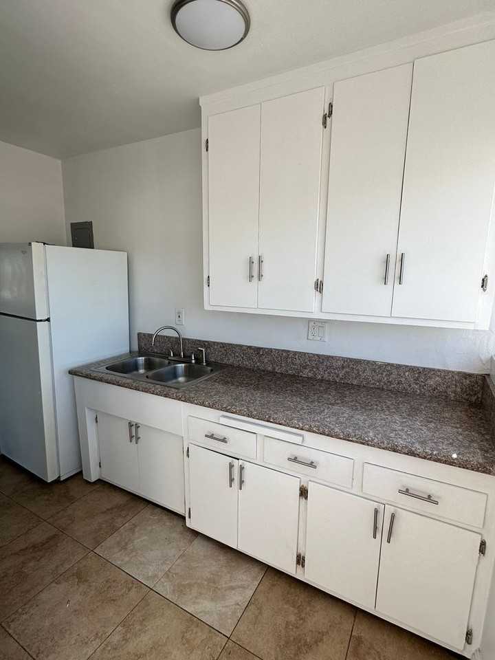 1318 W 90th St #C1 - Photo 6 of 9