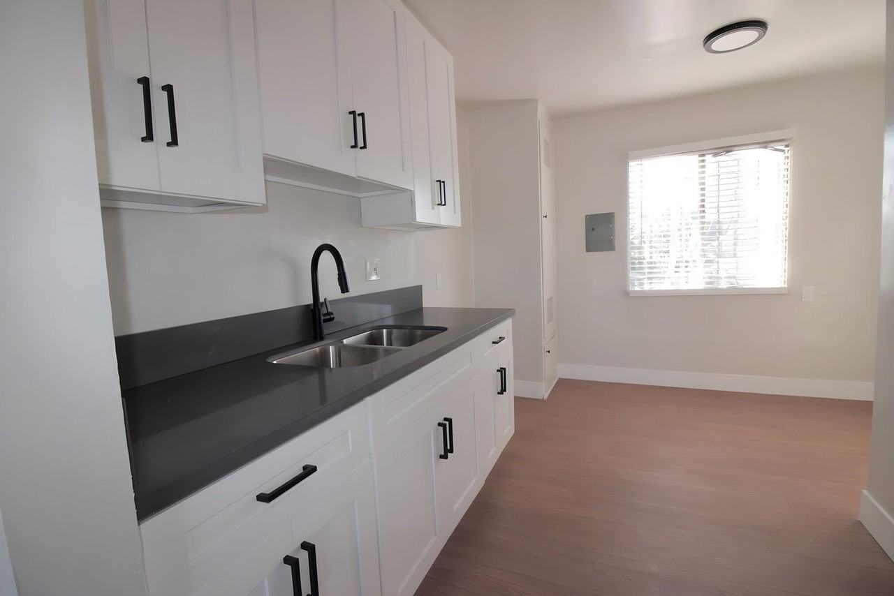 716 E Vernon Ave #11A - Photo 2 of 6