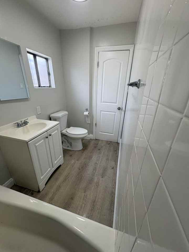 943 E 108th St #5A - Photo 5 of 6