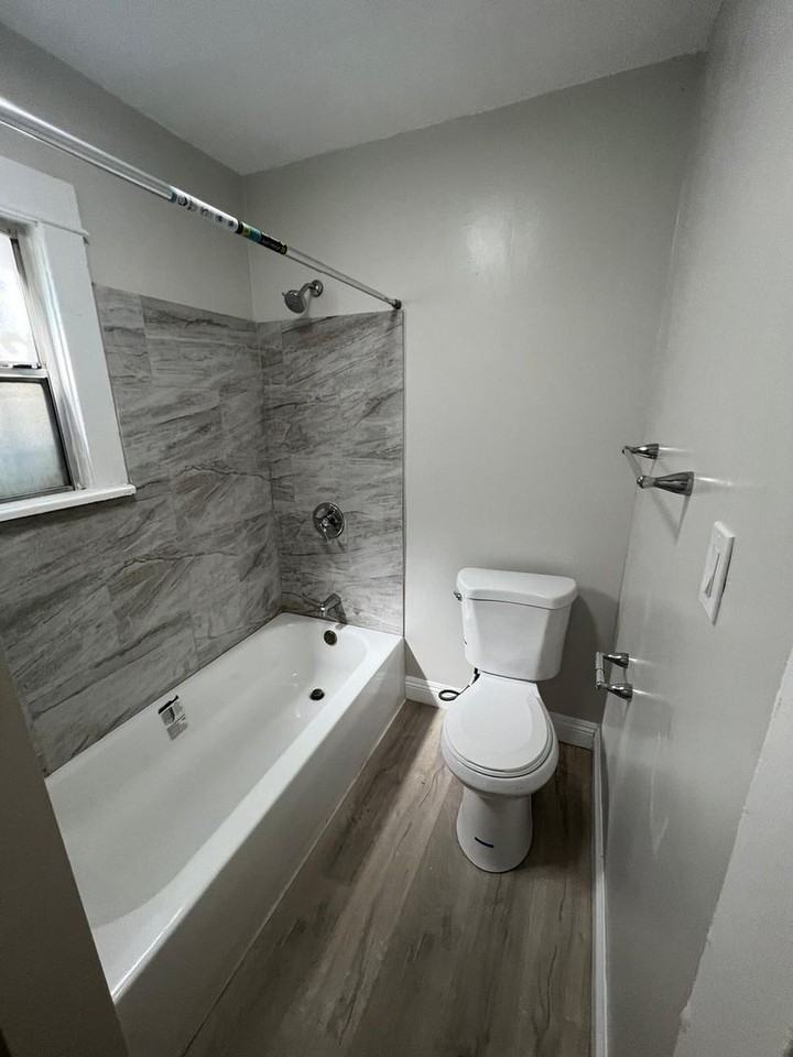 1681 1/2 W 37th St - Photo 5 of 5
