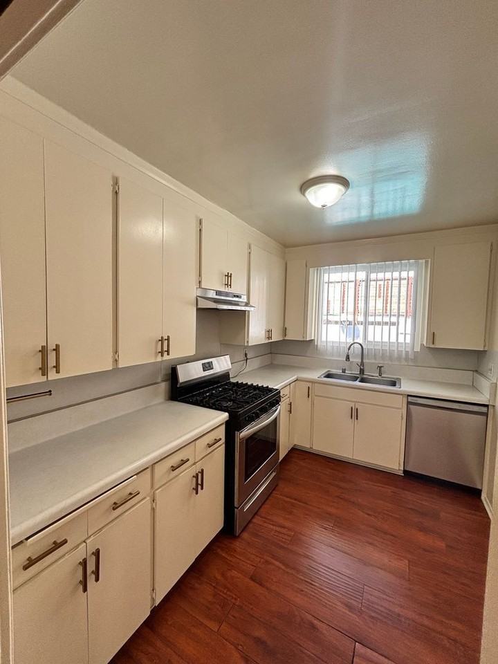 1540 N Laurel Ave #4A - Photo 4 of 6