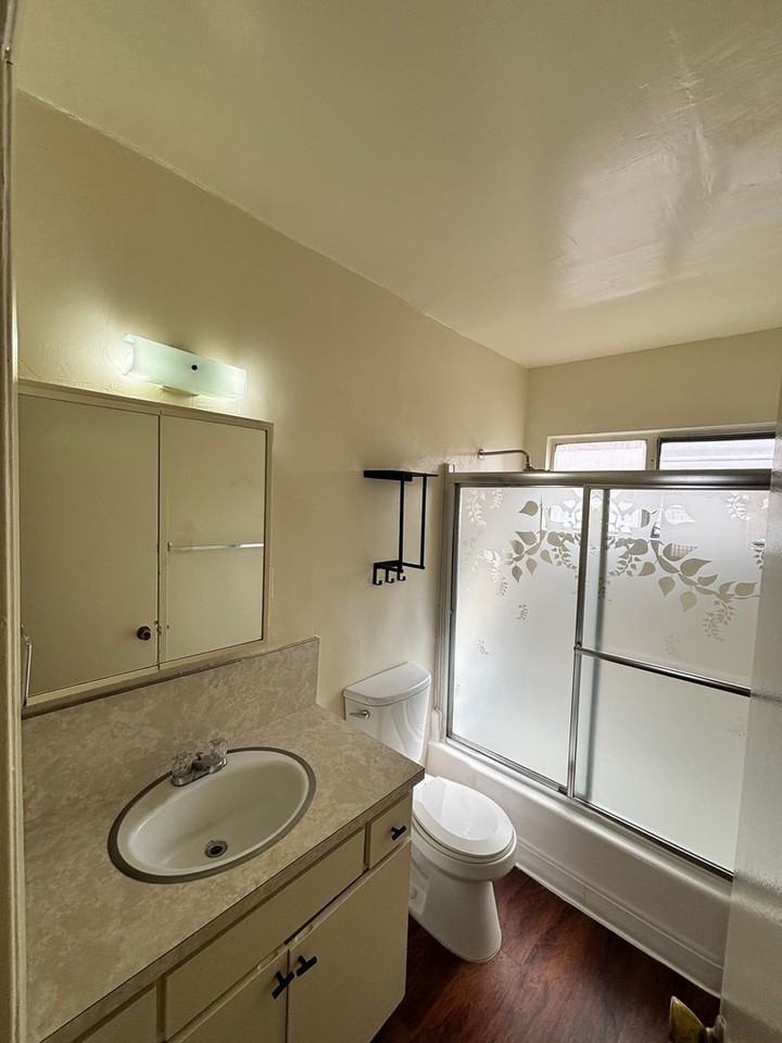 1540 N Laurel Ave #4A - Photo 5 of 6