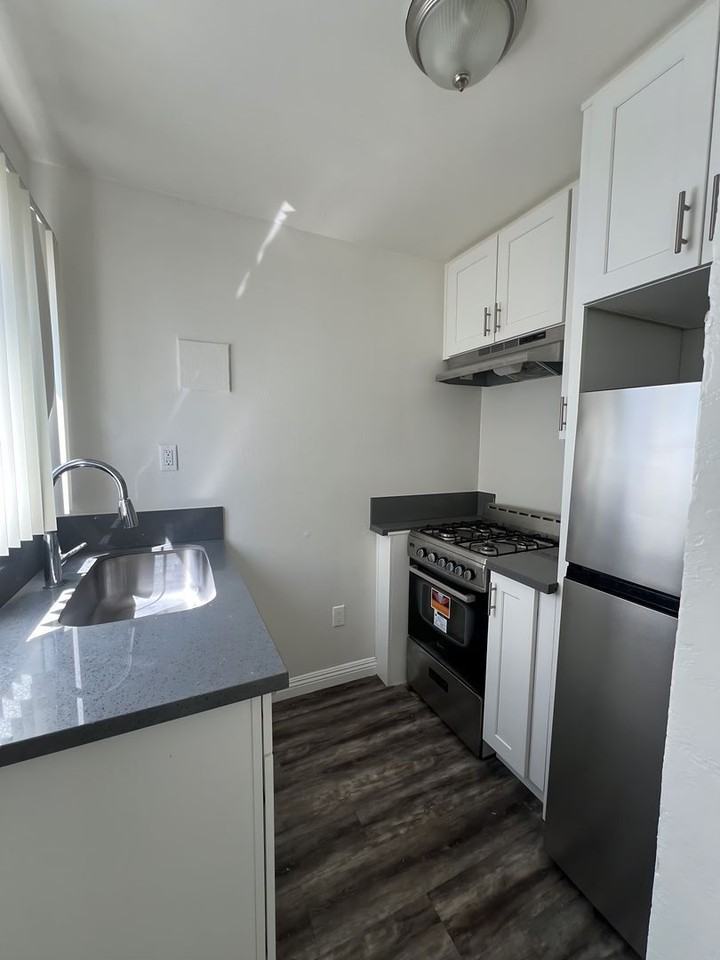 819 S Palos Verdes St #E - Photo 3 of 8